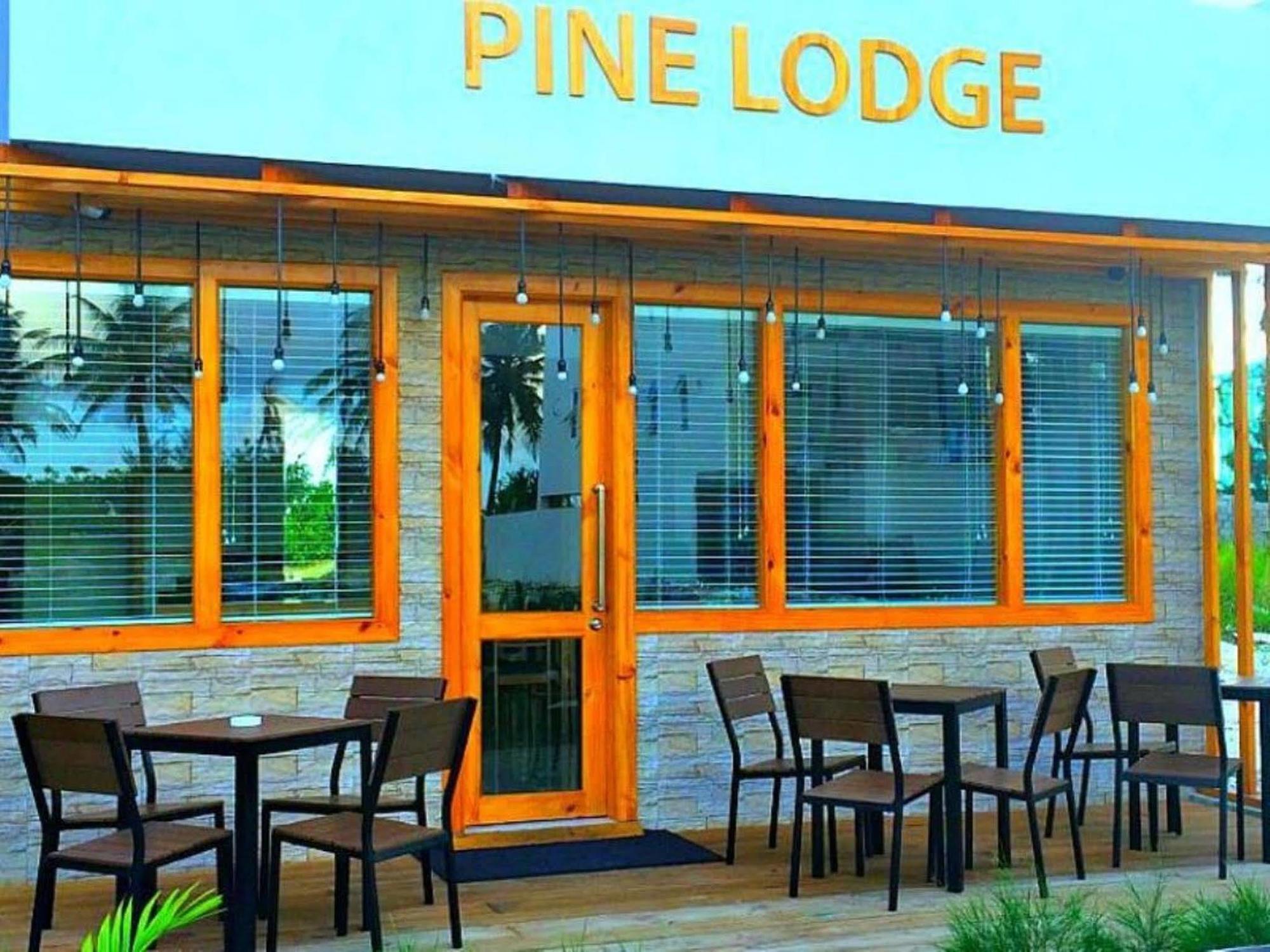 Pine Lodge Male Exteriér fotografie